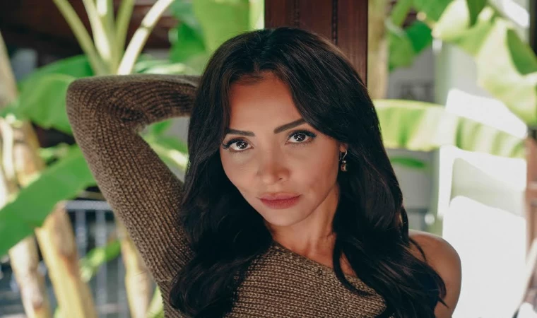 BİLGE NİHAN İLK KEZ KENDİ YAZDIĞI ŞARKISINI SESLENDİRDİ