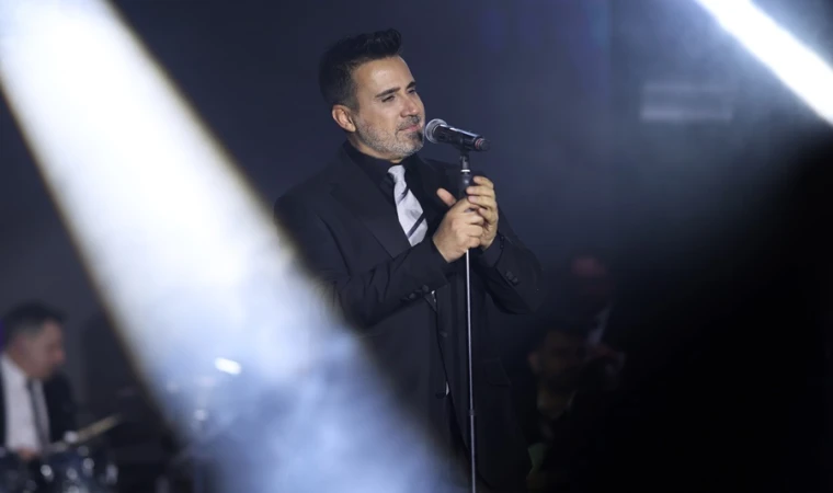 İZMİR’DE EMRAH COŞKUSU