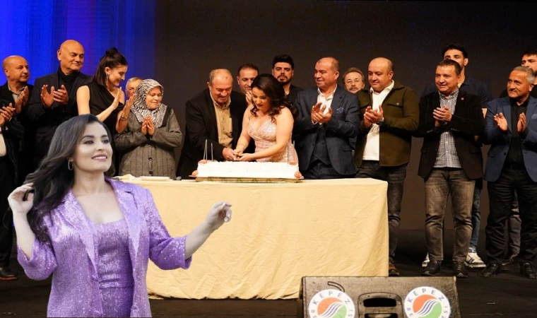 ÜMMÜ ERBİL 10. SANAT YILINI KUTLADI