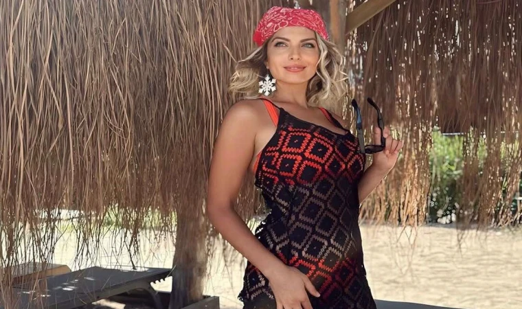 KIRMIZI HALI KRALİÇESİ NERMİN BADACI DJ'LİĞE SOYUNDU