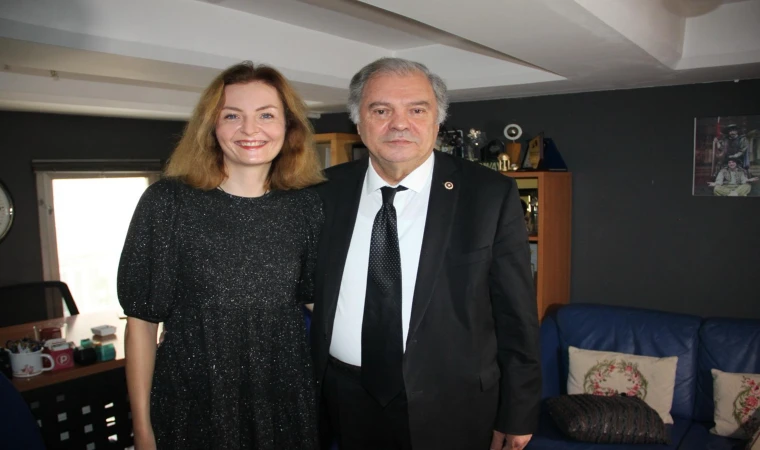 ESKİ SİYASETÇİNİN GÜZEL OYUNU