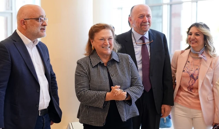 YAŞAYAN ANLAR: 25 YILIN RETROSPEKTİFİ