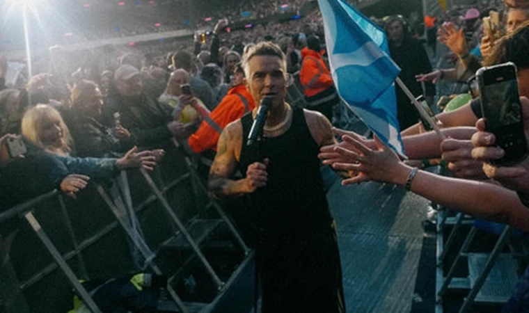 ROBBIE WILLIAMS’DAN İSTANBUL’DA UNUTULMAZ BİR GECEYE DAVET