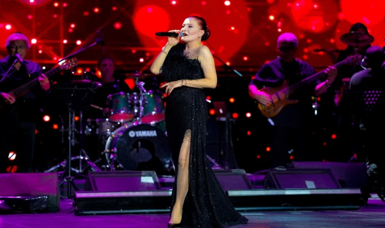 UNUTULMAZ BİR GECE YAŞATTI