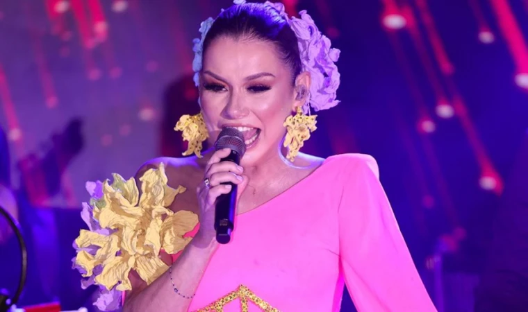 DENİZ SEKİ’DEN YAKIN DOSTUNUN DÜĞÜNÜNDE UNUTULMAZ PERFORMANS