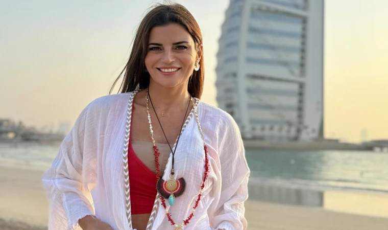 DUBAİ’DE DOLUNAY SEREMONİSİ VE YOGA YAPTIRDI