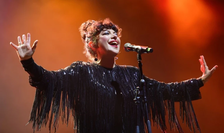 ÖZGE FIŞKIN FIRTINASI KÜÇÜKÇİFTLİK PARK’TA ESTİ