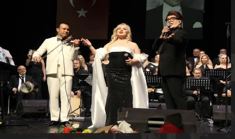 UNUTULMAZ BESTELER AYAKTA ALKIŞLANDI