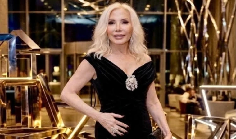 NESLİ ÖZSOY SAHNELERE GERİ DÖNDÜ