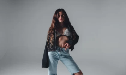 KIVILCIM URAL’DAN EĞLENCELİ, DÜŞSEL RENKLİ BİR DÜNYA