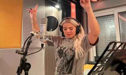 ESRA ÖZMEN’İN YENİ ŞARKISI YOLDA