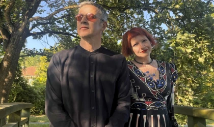 EŞİYLE DÜET YAPTI