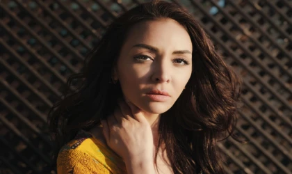 SEVGİLİSİYLE AYNI KLİPTE OYNADI