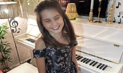 İPEK NİSA GÖKER'DEN RENKLİ, RÜYA GİBİ BİR ALBÜM