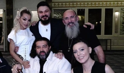 ÜNLÜ İSİMLER BURAK AKAN'IN İFTAR DAVETİNDE BULUŞTU