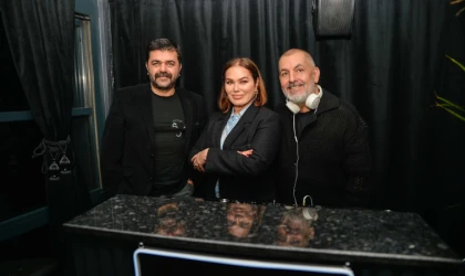 CHİN CHİN’DE ŞARKILAR NAZAN ŞORAY İÇİN ÇALDI
