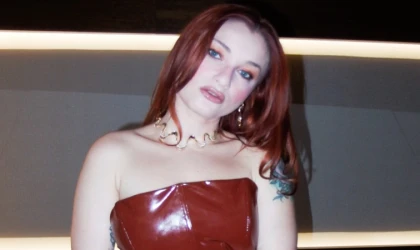 GÜLİZ AYLA YAZDI, SÖYLEDİ VE ROL ALDI