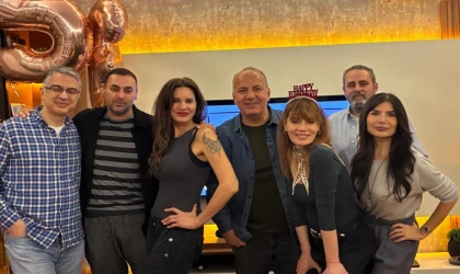 AYÇA VARLIER'İN ABLASI DOĞUM GÜNÜNÜ KUTLADI