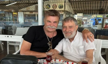 NURİ ALÇO, ERDEK TATİLİNDE AHMET MEKİN’İ ZİYARET ETTİ