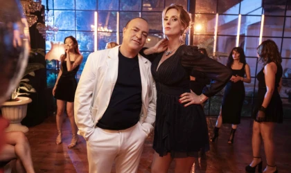 7 AYLIK HAMİLE WİLMA ELLES KAMERA KARŞISINDA