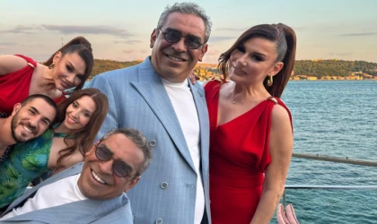 YENİ YAŞINI DOSTLARIYLA KUTLADI