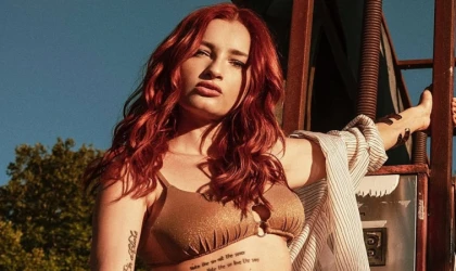 GÜLİZ AYLA YÜRÜDÜ, HÜLYA AVŞAR DURDU