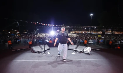 RESUL DİNDAR’DAN KAHRAMANMARAŞ’TA UNUTULMAZ KONSER