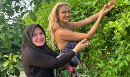 ŞEVKİYE DURGUN, RENKLİ BİR ETKİNLİĞE HAZIRLANIYOR