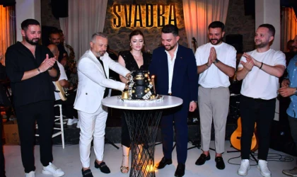 YENİ YAŞINI DOSTLARIYLA MAÇKA SVADBA’DA KUTLADI