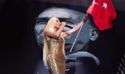 GÜLŞEN KIBRIS’TA ZAFER BAYRAMI COŞKUSU YAŞATTI