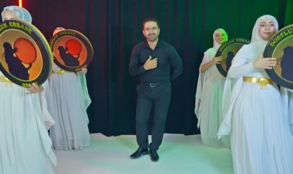 SAMET AKDAĞ HALAY İLE GELDİ