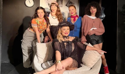 DERYA ŞEN'İN ŞEN KIZLARI TİYATRODA