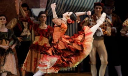 DON KİŞOT İLE SANATSEVERLERİN KARŞISINA ÇIKIYOR