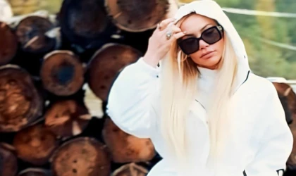 FULYA ÜNAL SAHNEDE GÜLLÜYÜ YAŞATIYORUM