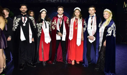 TÜRK SİNEMASININ YENİ YILDIZLARI SAHNEYE ÇIKTI