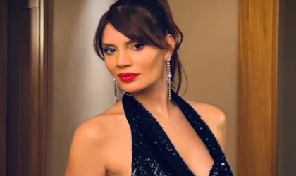 AYÇA VARLIER SAHNEDE KASIRGA ESTİRDİ