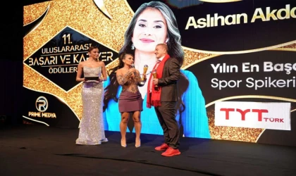 BURHAN AKDAĞ VE KIZI ASLIHAN AKDAĞ TÜRKER AYNI GECEDE ÖDÜL ALDI