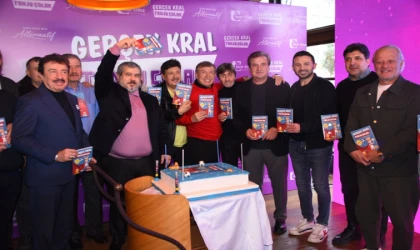 DOSTLARI KİTAP LANSMANINDA YALNIZ BIRAKMADI