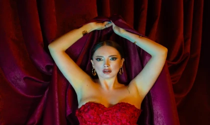 FEYRUZ BARIŞ SAHNEDE FIRTINA GİBİ