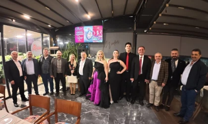 HEM KİTABINI HEM ŞARKISINI TANITTI