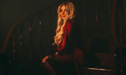 ZÜMRA’DAN ETNİK VE CESUR BİR ÇIKIŞ