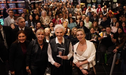 MAYE MUSK İSTANBUL’DA SAHNEDEYDİ